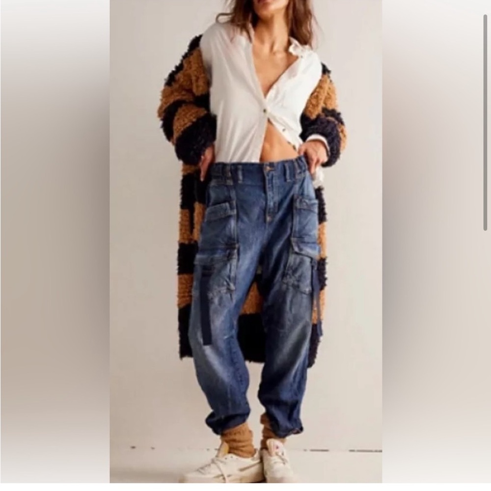 Free People Hazel Pull On Drop‎ Waist Jeans Cargo Pockets Smocked Waist size L - Picture 2 of 7